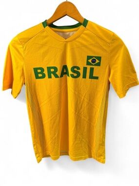 Brasil Short-Sleeve Yellow Football Jersey with Green Accents